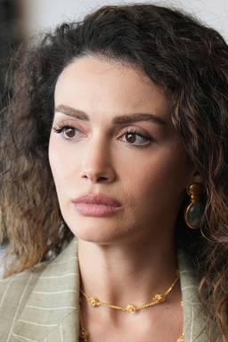 Özge Yağız